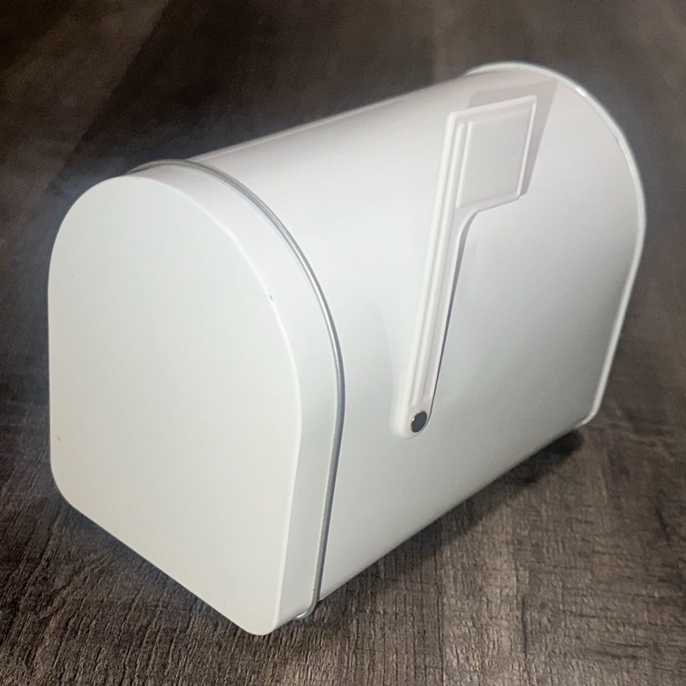 💞 White Metal Kids Toy Mailbox